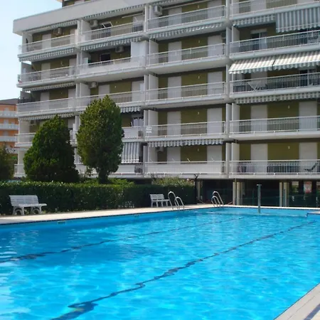 Welcoming Flat With Charming Pool View Terrace Porto Santa Margherita di Caorle
